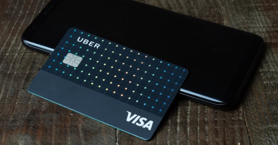 Cartão Uber: débito para motoristas e crédito para passageiros